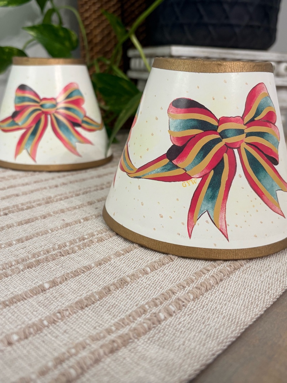 5 Vintage Holiday Bow Red Green-Painted Paper Clip-On Chandelier Sconce Shades